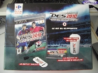 Pro Evolution Soccer 2010 + Le Kit Du Supporter - Edition exclusive Carrefour mini1